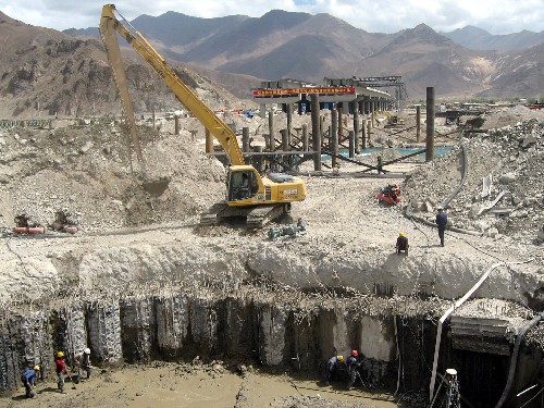 拉薩柳梧大橋正加緊建設(shè)